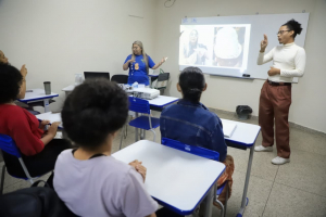 Notícia: CAS fortalece inclusão e amplia acesso à formação em Libras na rede estadual